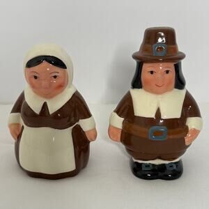 The Pilgrim Pair Ceramic Novelty Collectible Salt & Pepper Shakers Original